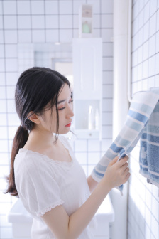 一觉醒来自己变成了乳胶娃娃