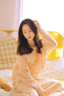边吃奶边弄进去男女视频
